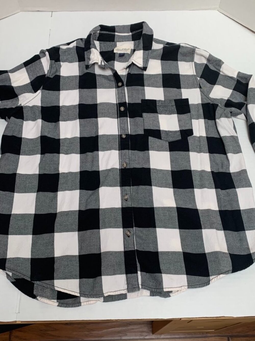Universal Threads/ Target Womans Size XL Black White Buffalo Plaid Shirt Bouse